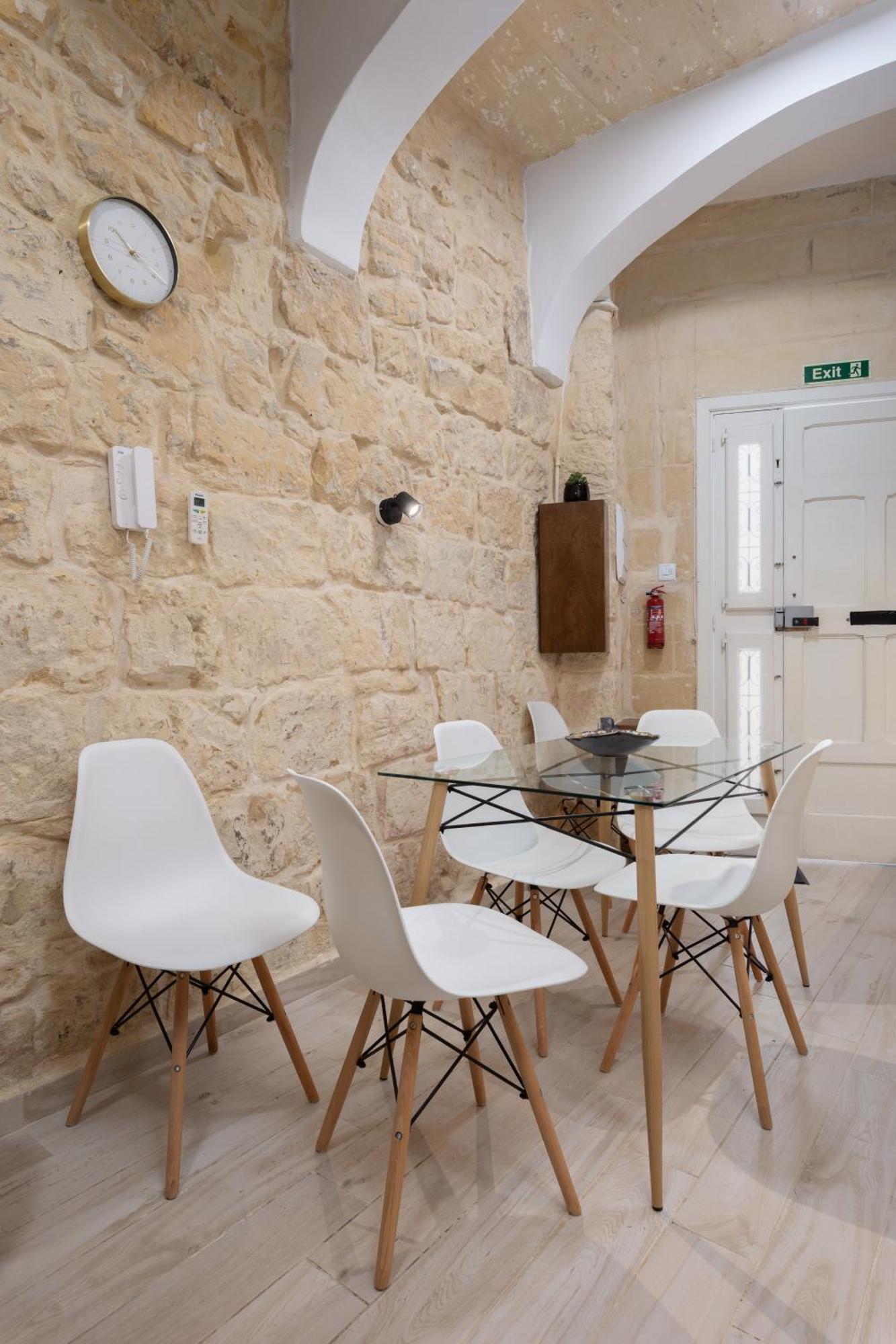 Blue Hues Katerina - House Of Character * Qormi